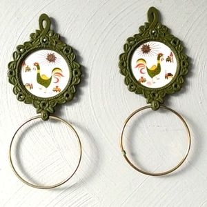 Home Interiors Vintage cast iron metal ceramic towel holder